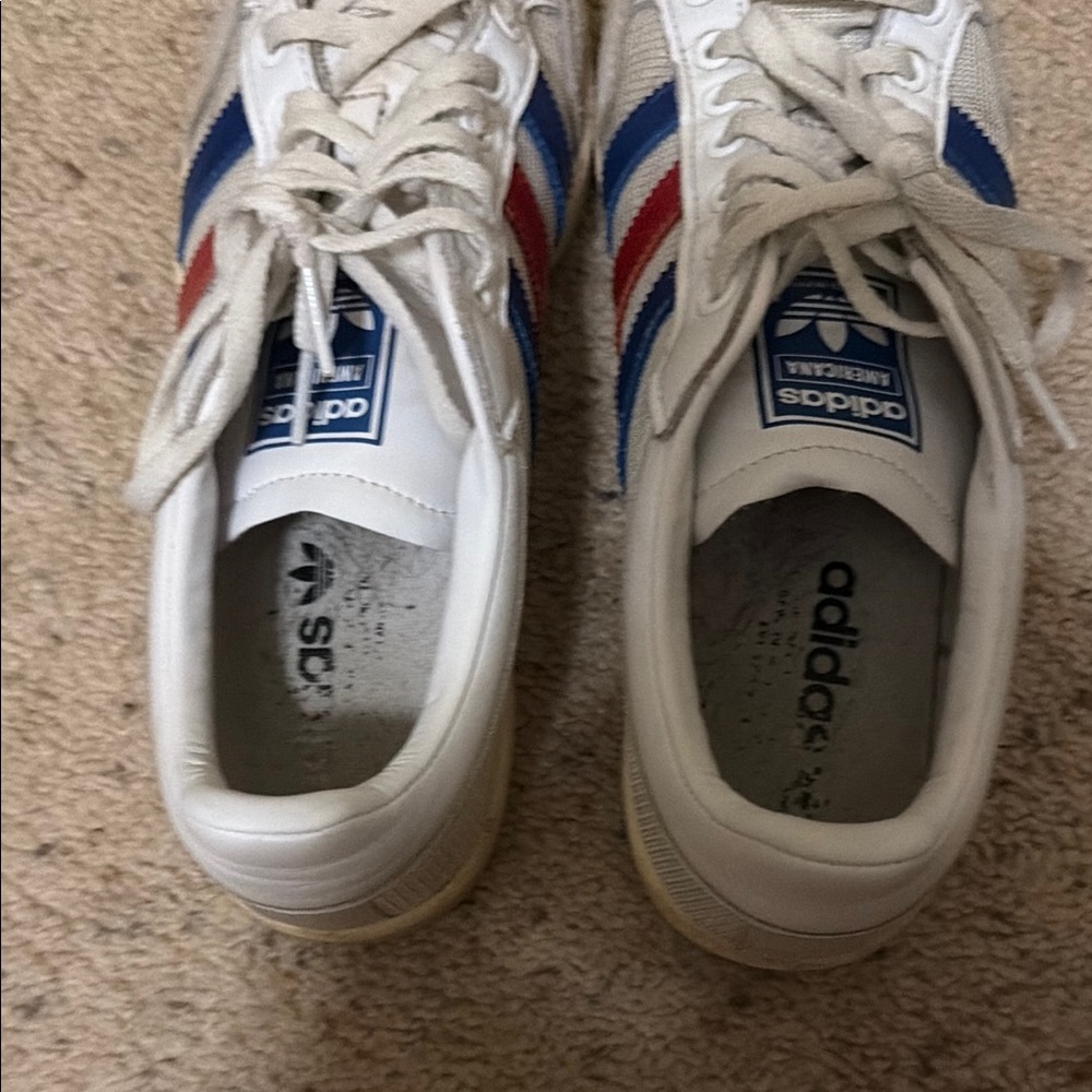 Adidas Classic White Sneakers with Red and Blue Accents - Picture 4 of 5